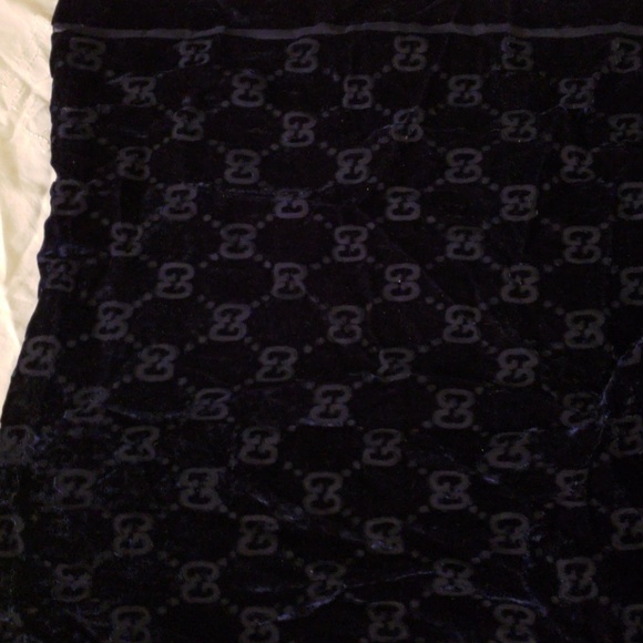Gucci Scarf Authentic  lg - Picture 2 of 6